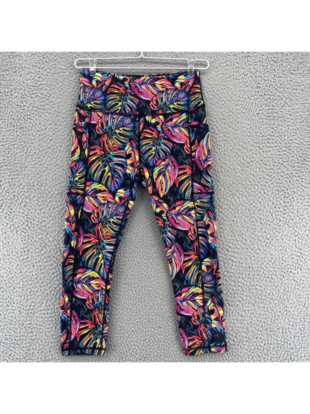 CVG Constantly Varied Gear Leggings Womens Extra Small Tropic Like its Hot Capri